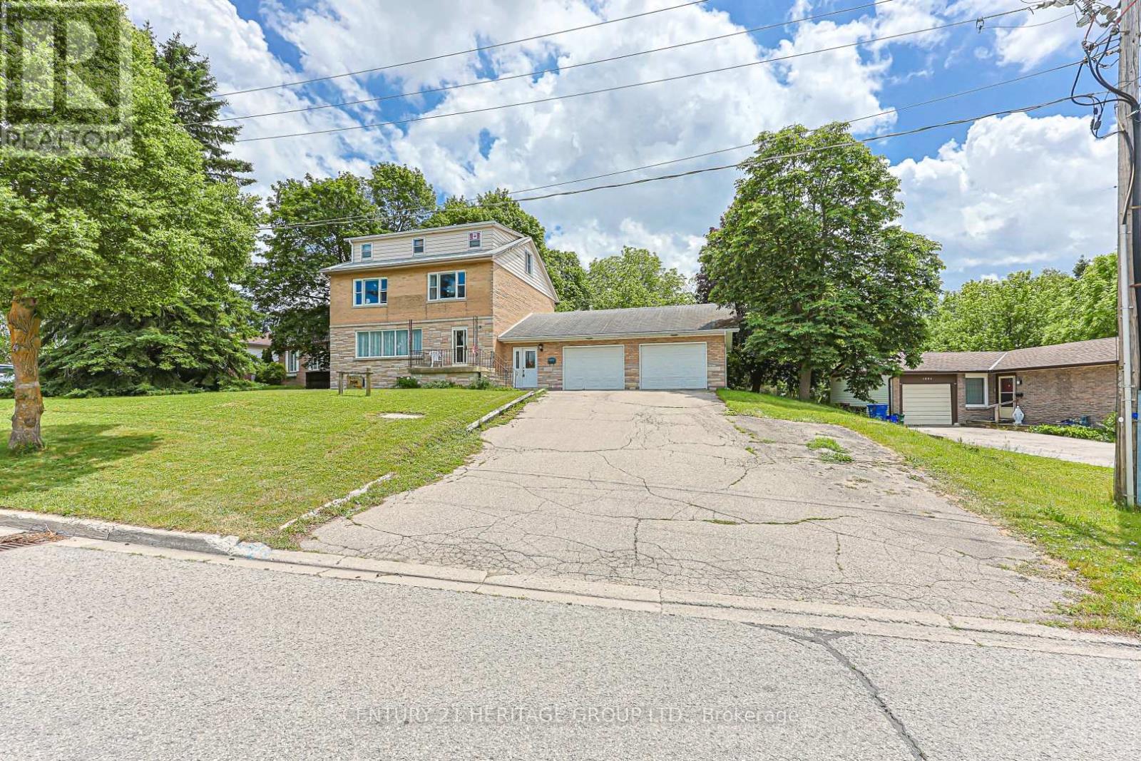 1036 Jacarandah Drive, Newmarket, Ontario  L3Y 3G8 - Photo 2 - N13459726