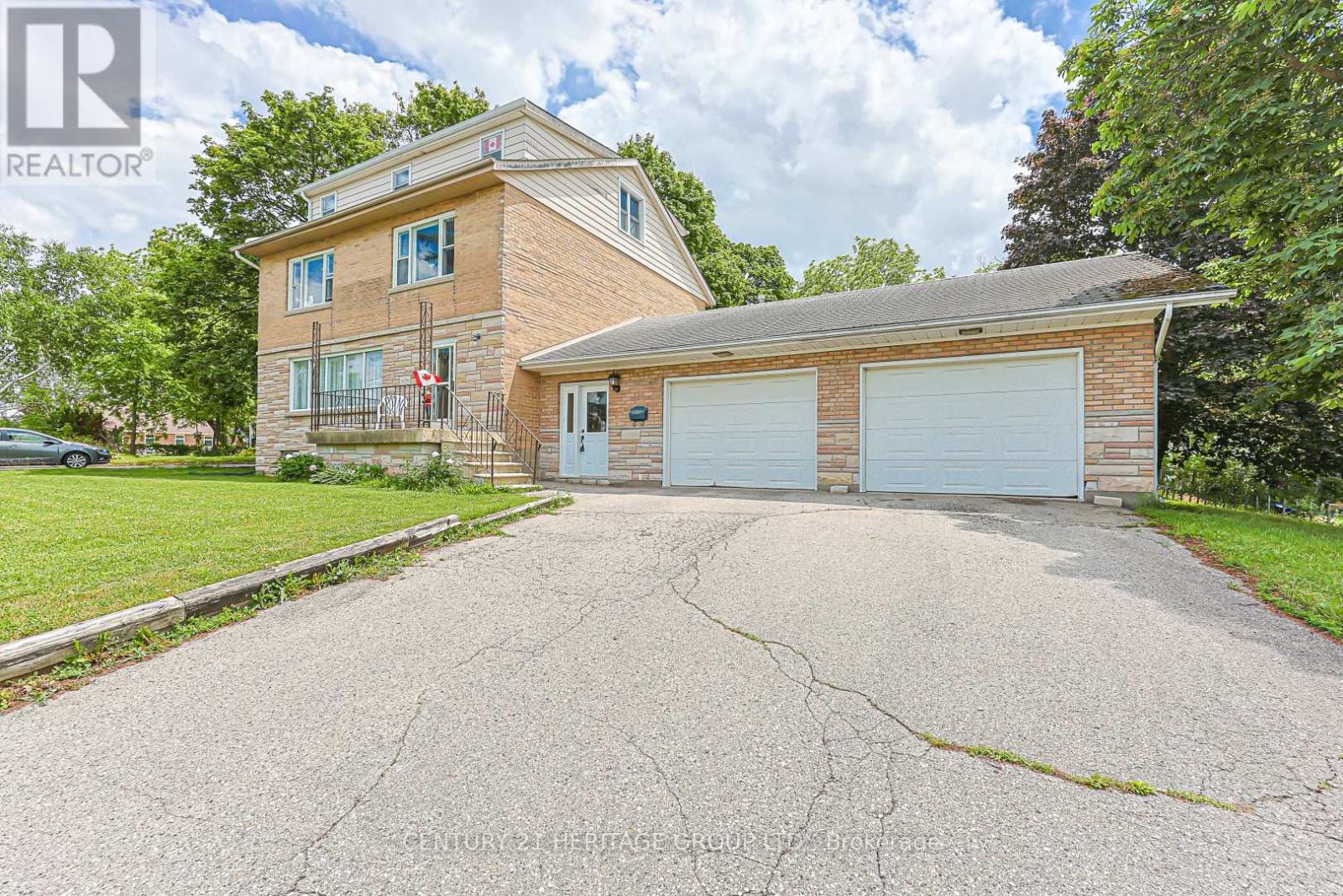1036 Jacarandah Drive, Newmarket, Ontario  L3Y 3G8 - Photo 3 - N13459726