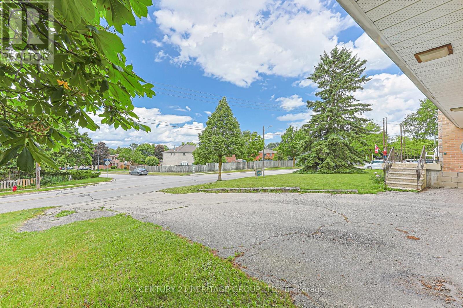 1036 Jacarandah Drive, Newmarket, Ontario  L3Y 3G8 - Photo 4 - N13459726
