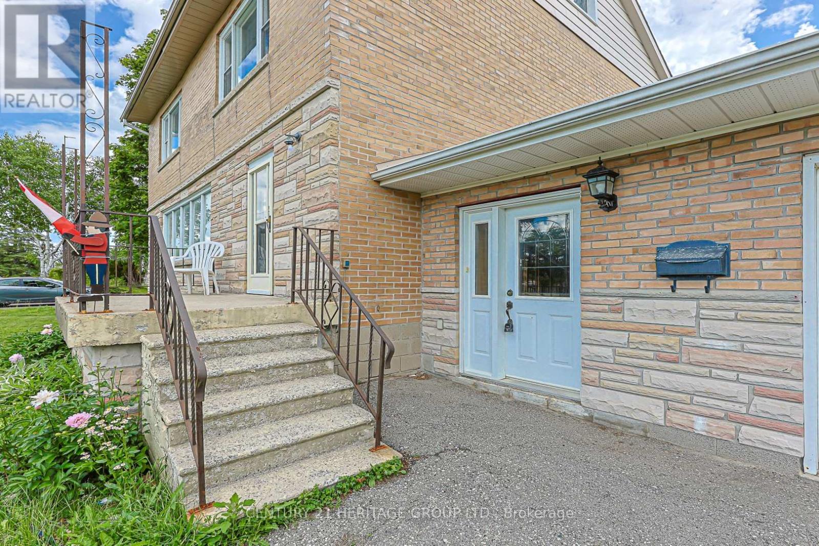 1036 Jacarandah Drive, Newmarket, Ontario  L3Y 3G8 - Photo 5 - N13459726