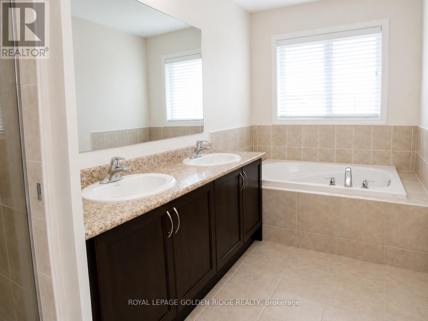 162 Collin Court, Richmond Hill, Ontario L4E 0X7 - Photo 8 - N13459738
