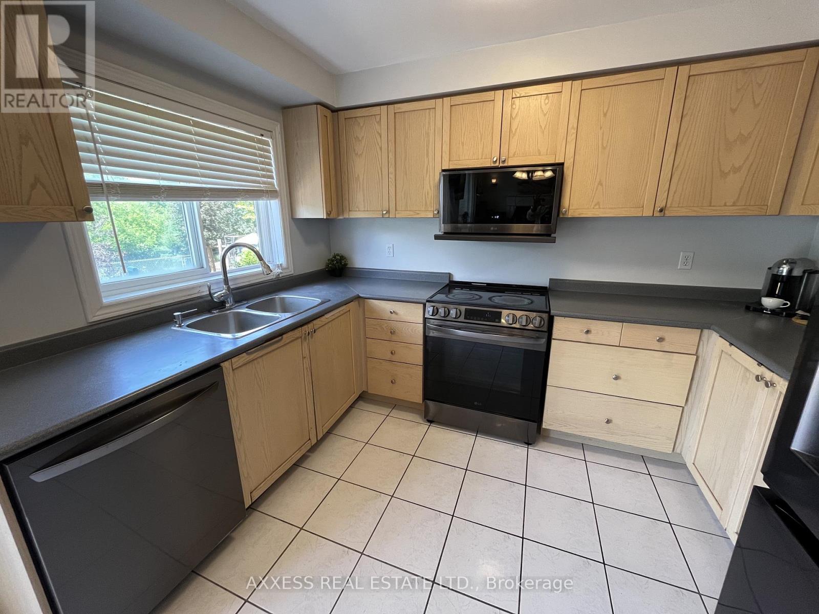 234 Esther Drive, Barrie, Ontario  L4N 0G3 - Photo 8 - S13459706