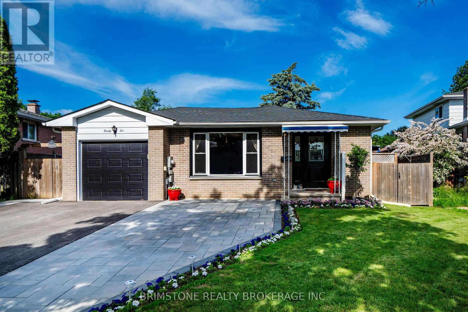 22 LONSDALE PLACE, Barrie, Ontario