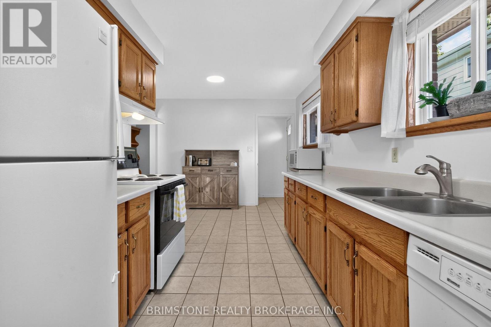 22 Lonsdale Place, Barrie, Ontario  L4M 4J1 - Photo 4 - S13459712