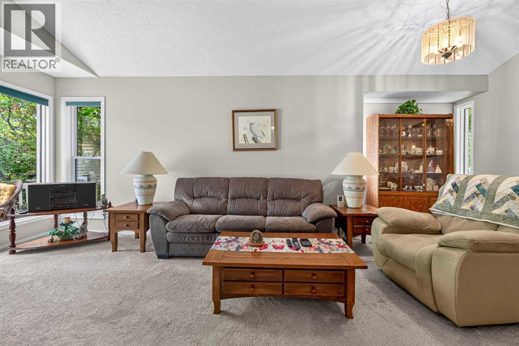 501 Coral Keys Villas Ne, Calgary, Alberta  T3J 3L8 - Photo 12 - A2322169