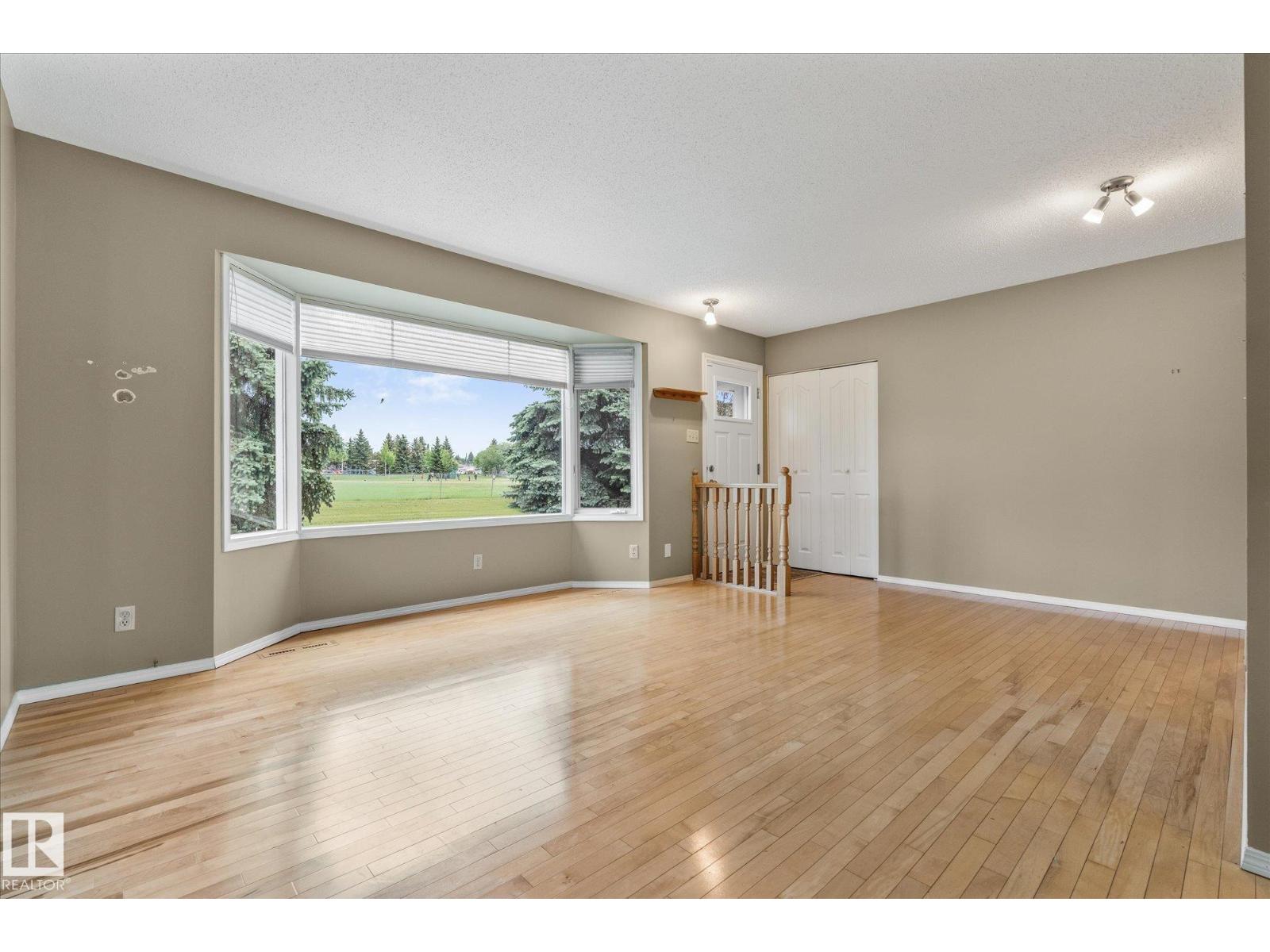 5927 138 Av NW, Edmonton, Alberta  T5A 1E4 - Photo 4 - E4494252