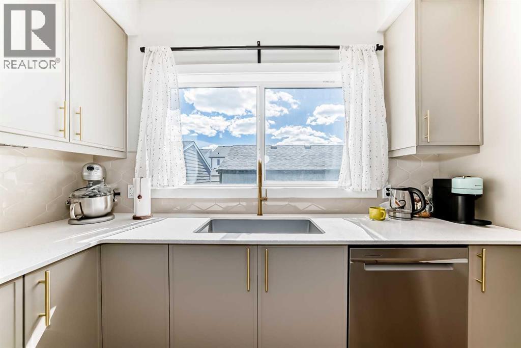 134 Versant View Sw, Calgary, Alberta  T2Y 0N2 - Photo 7 - A2321836