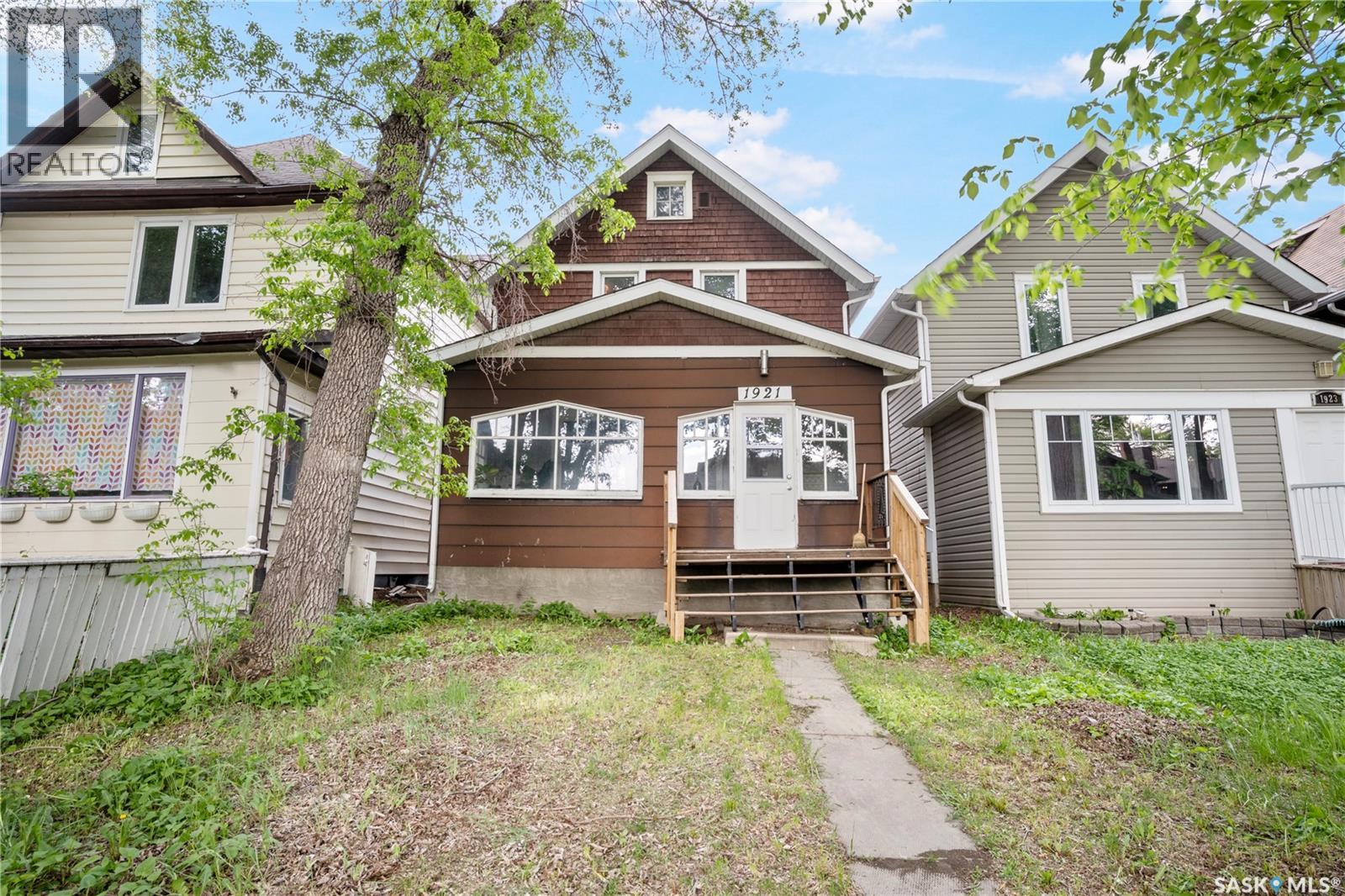 1921 Garnet Street, Regina, Saskatchewan  S4T 2Z5 - Photo 1 - SK039871