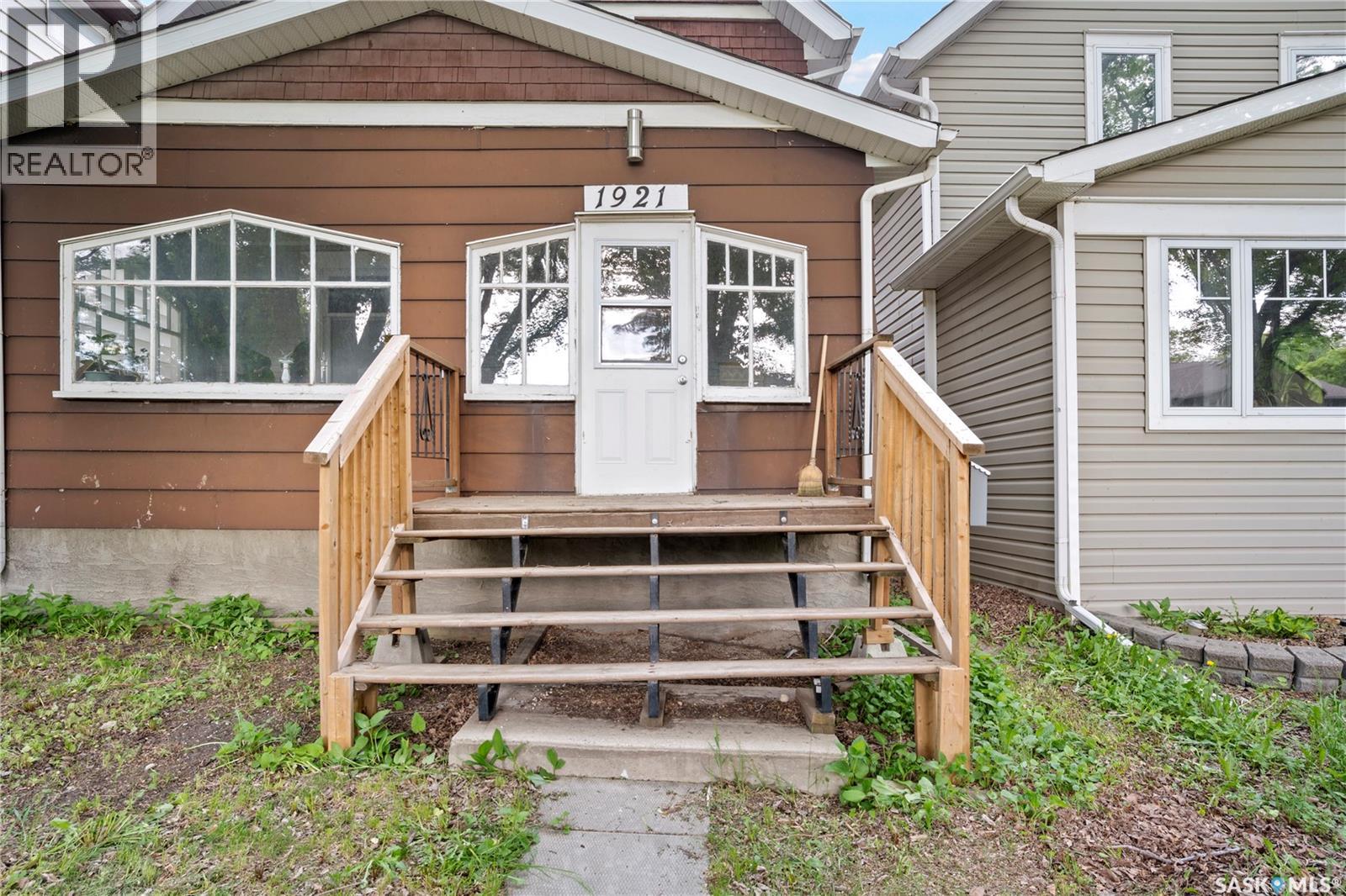 1921 Garnet Street, Regina, Saskatchewan  S4T 2Z5 - Photo 4 - SK039871