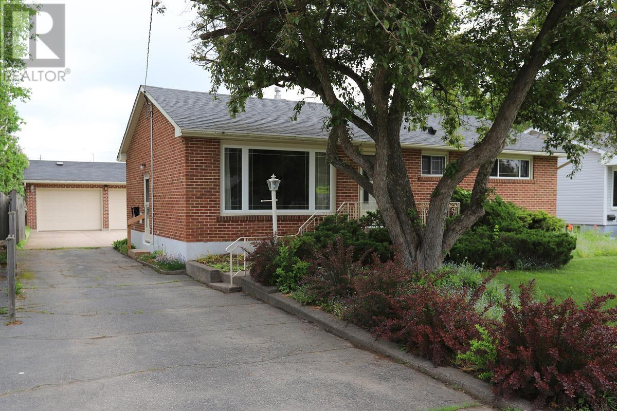 16 Arizona AVE, Sault Ste. Marie, Ontario