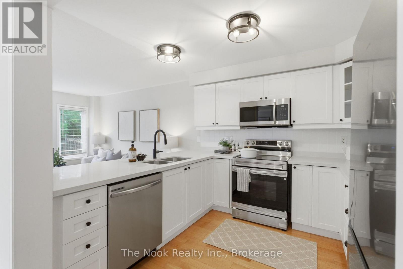 95 Ipswich Place, Whitby, Ontario  L1M 2K2 - Photo 6 - E13459832