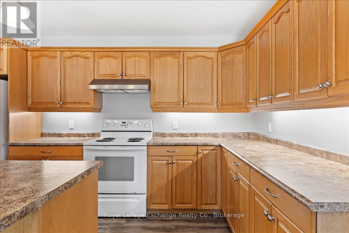 647 Pipers Court, Kincardine, Ontario  N2Z 0A1 - Photo 12 - X13459860
