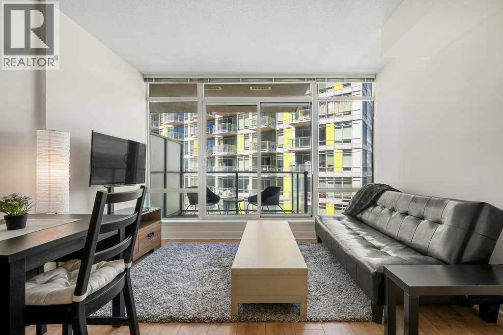 811, 10 Brentwood Common Nw, Calgary, Alberta  T2L 2L6 - Photo 4 - A2318290