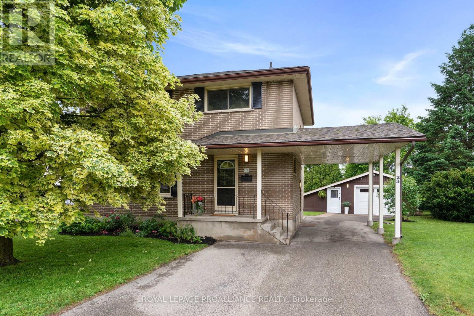 23 STANLEY CRESCENT, Brockville, Ontario