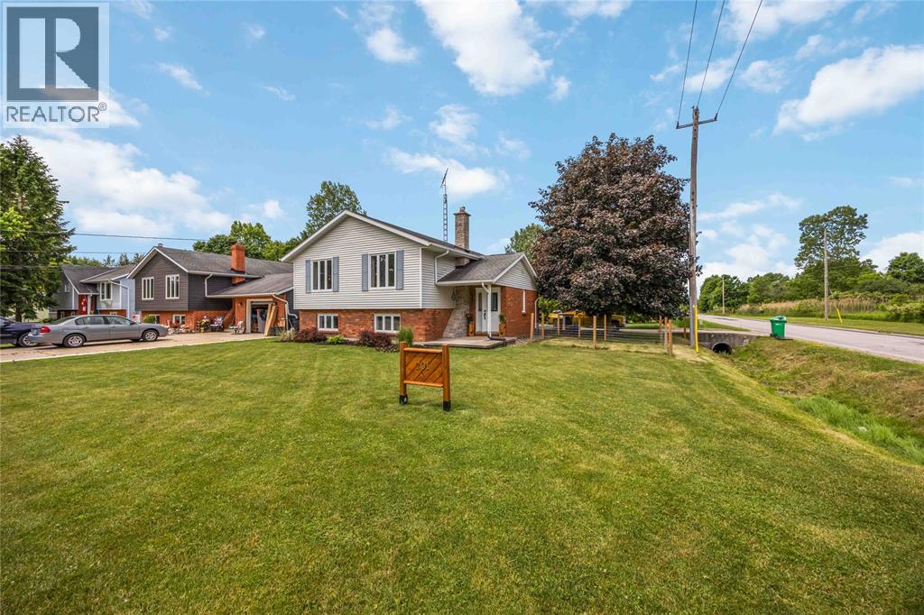 201 Eureka Street, Petrolia, Ontario  N0N 1R0 - Photo 2 - 26014067