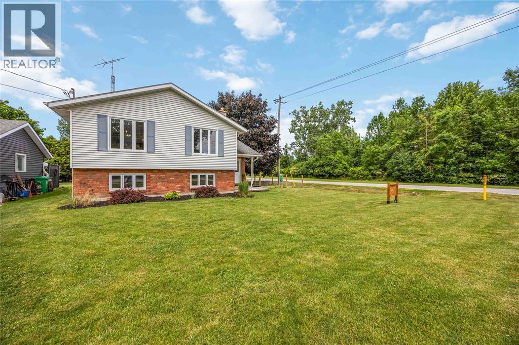 201 Eureka Street, Petrolia, Ontario  N0N 1R0 - Photo 3 - 26014067