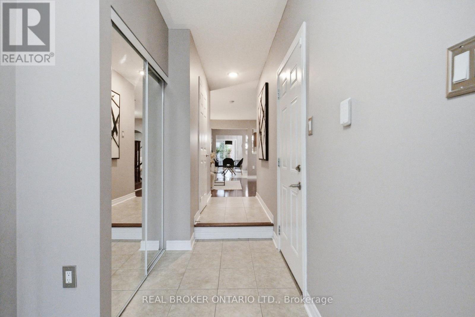 27 Harvest Hills Boulevard, East Gwillimbury, Ontario  L9N 0A6 - Photo 5 - N13455352