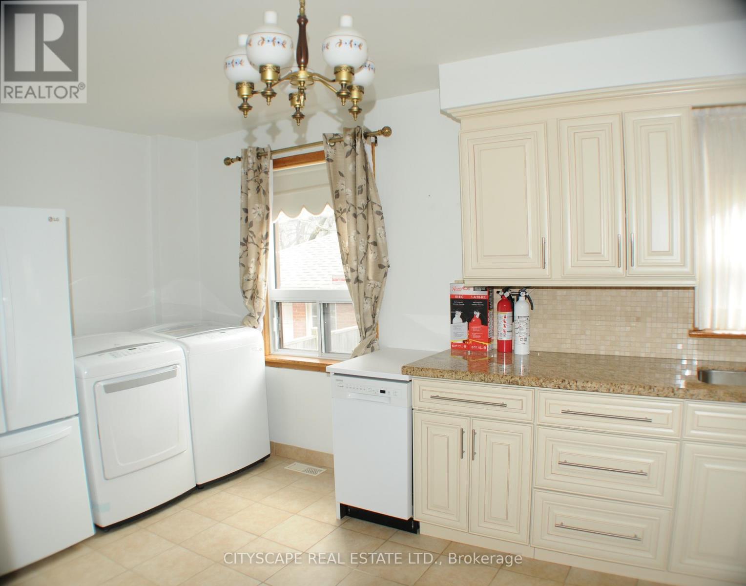 49 Algoma Street, Toronto, Ontario  M8Y 1C4 - Photo 10 - W12933898