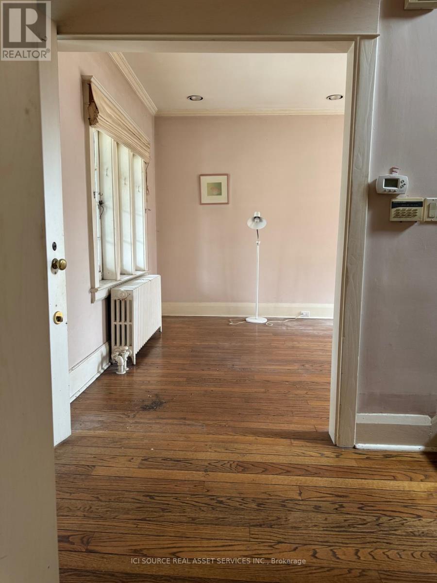 12 Oswald Crescent, Toronto, Ontario  M4S 2H6 - Photo 6 - C13459906