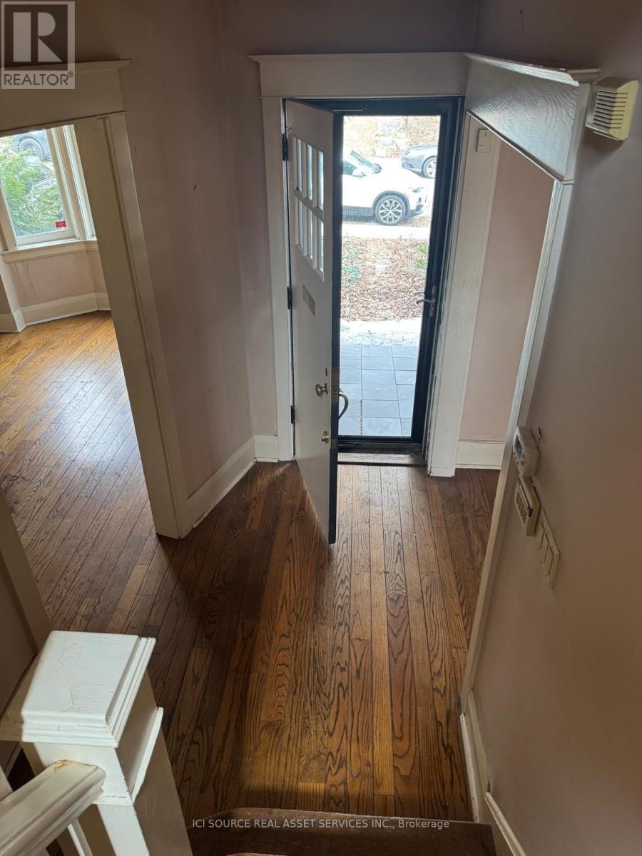 12 Oswald Crescent, Toronto, Ontario  M4S 2H6 - Photo 9 - C13459906