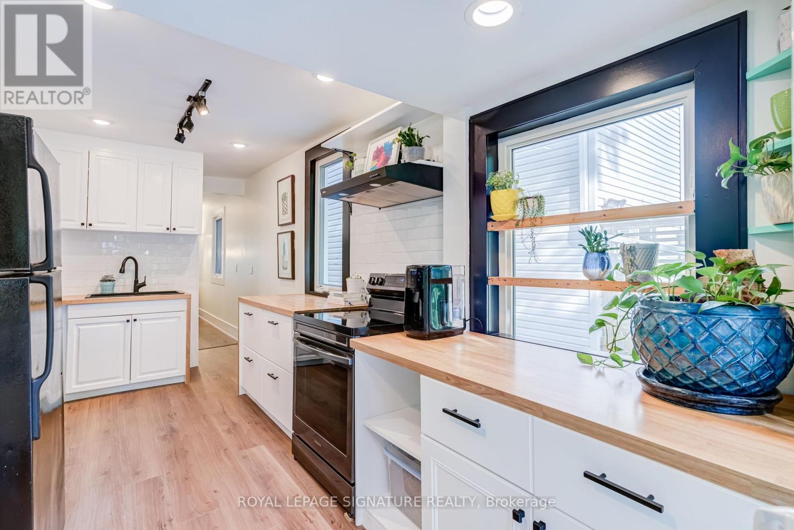 176 Barrington Avenue, Toronto, Ontario  M4C 4Z2 - Photo 14 - E13459780