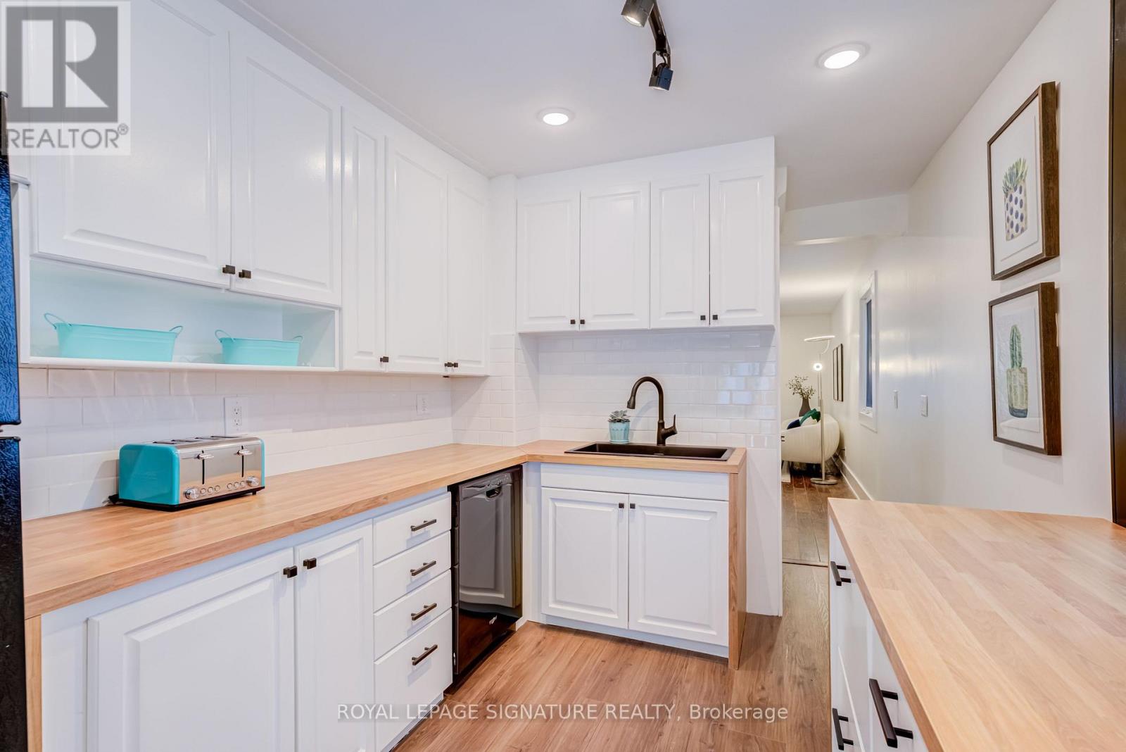 176 Barrington Avenue, Toronto, Ontario  M4C 4Z2 - Photo 15 - E13459780