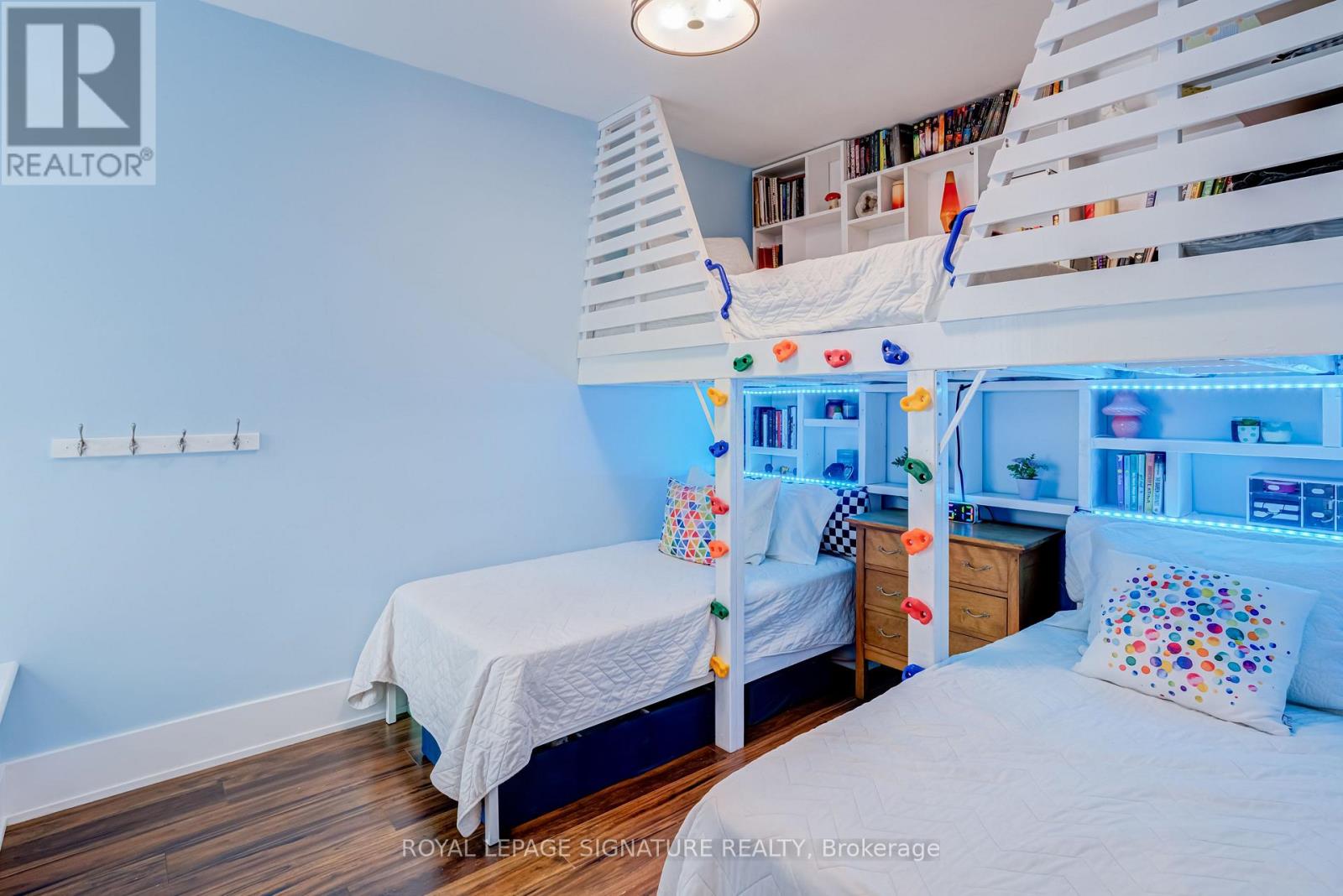 176 Barrington Avenue, Toronto, Ontario  M4C 4Z2 - Photo 28 - E13459780
