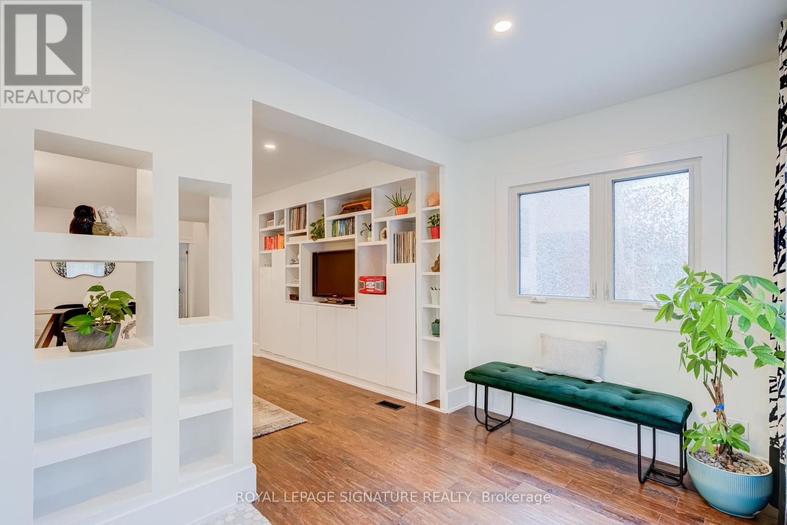 176 Barrington Avenue, Toronto, Ontario  M4C 4Z2 - Photo 4 - E13459780