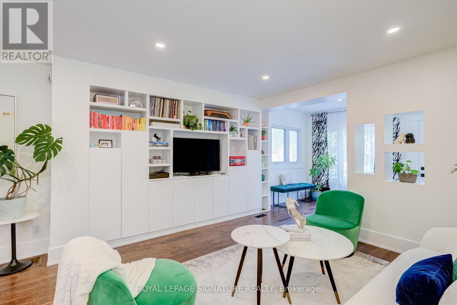176 Barrington Avenue, Toronto, Ontario  M4C 4Z2 - Photo 9 - E13459780