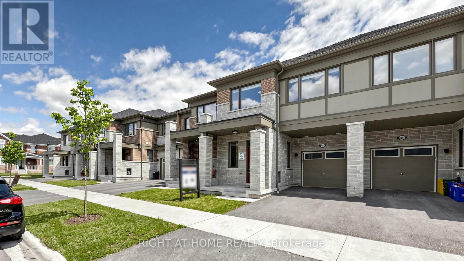 3209 Chimney Swift Crescent, Pickering, Ontario  L1X 0N4 - Photo 3 - E13459808