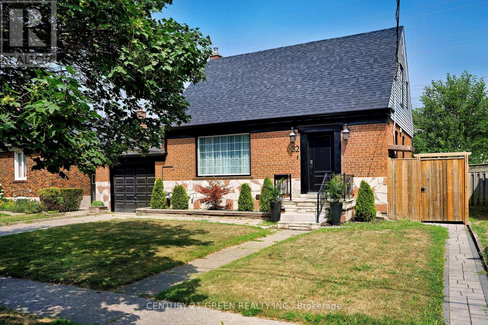 32 Castlebar Road, Toronto, Ontario  M8Z 2J5 - Photo 2 - W13459756
