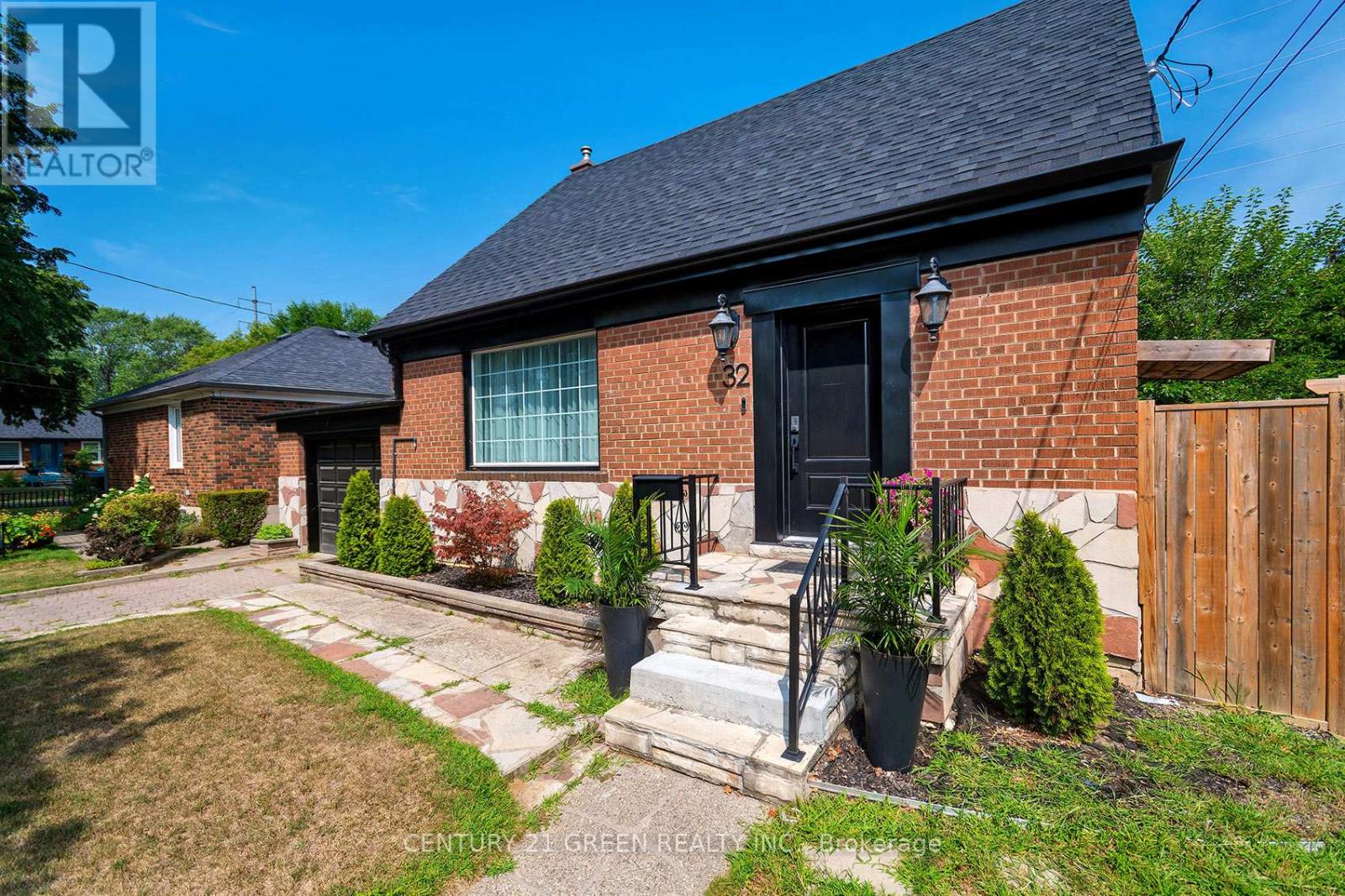 32 Castlebar Road, Toronto, Ontario  M8Z 2J5 - Photo 4 - W13459756