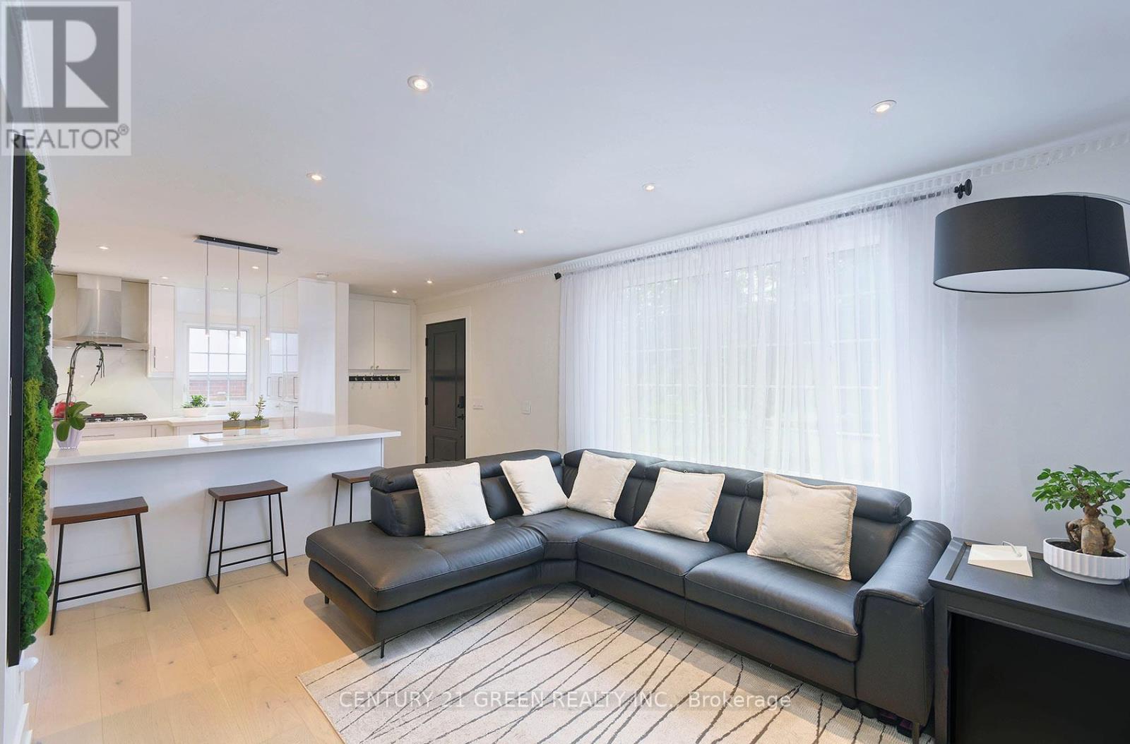 32 Castlebar Road, Toronto, Ontario  M8Z 2J5 - Photo 7 - W13459756