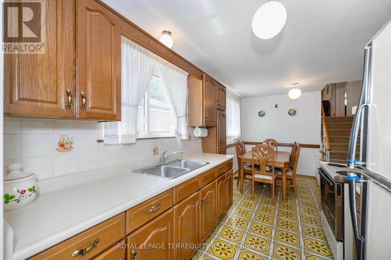 115 Topcliff Avenue, Toronto, Ontario  M3N 1L6 - Photo 7 - W13459902