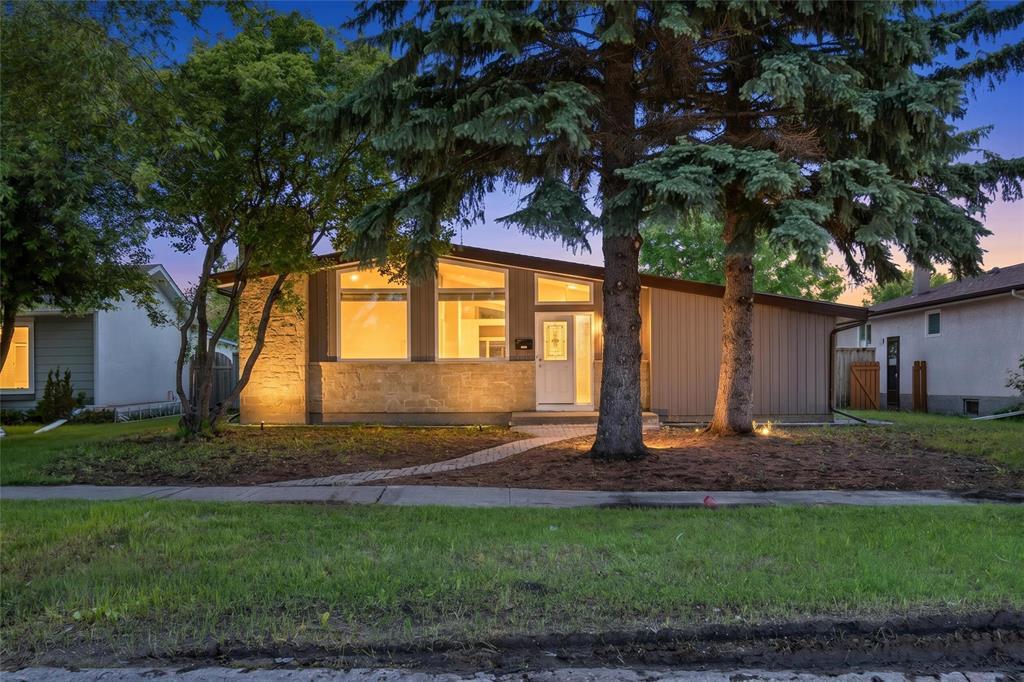 899 Beaverhill Boulevard, Winnipeg, Manitoba  R2J 3B5 - Photo 0 - 202614235