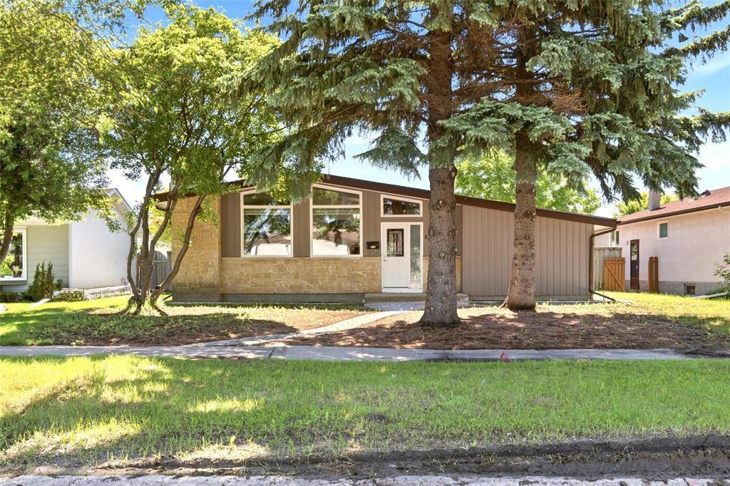 899 Beaverhill Boulevard, Winnipeg, Manitoba  R2J 3B5 - Photo 1 - 202614235