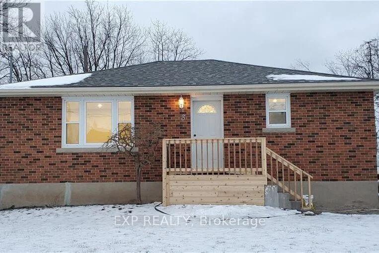 8 HILLCREST AVENUE, Brantford, Ontario