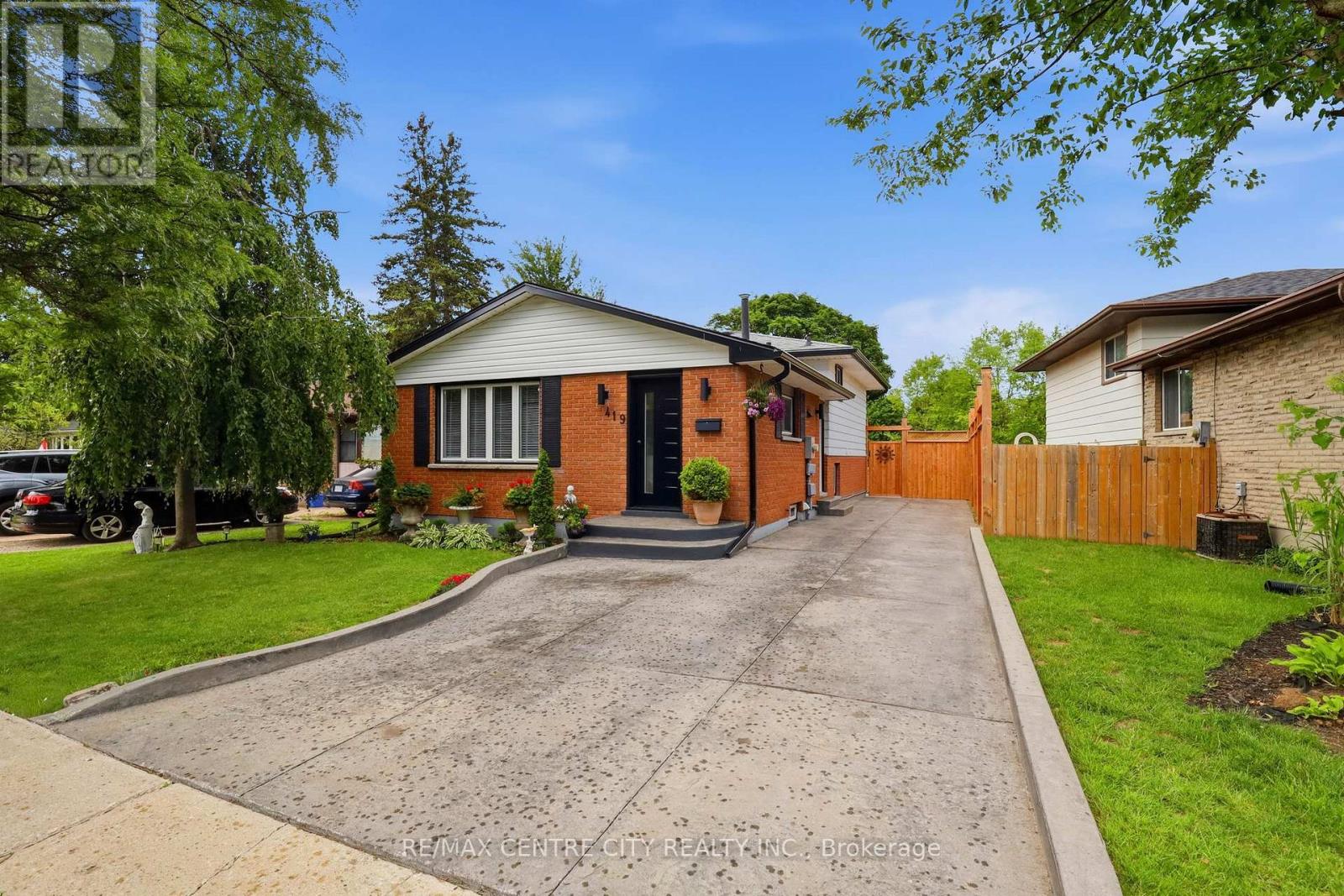 419 Ferndale Avenue, London South, Ontario  N6C 2Y9 - Photo 2 - X13459908