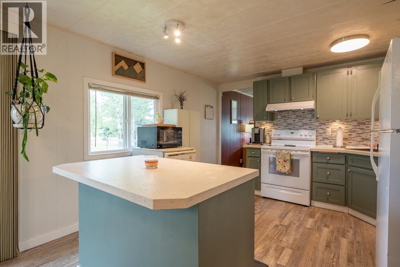 5166 Watson Lake Road, 100 Mile House, British Columbia  V0K 2E1 - Photo 16 - R3137389