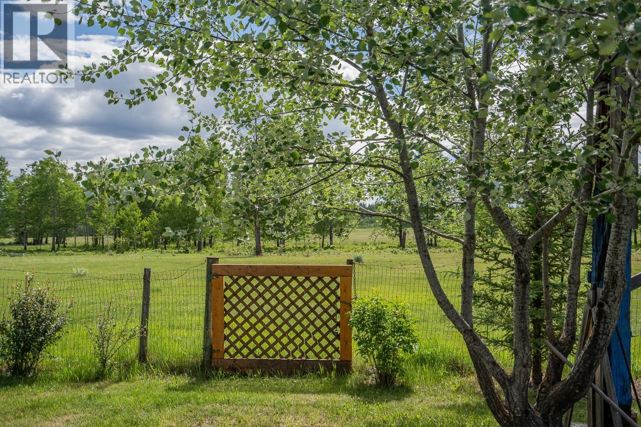 5166 Watson Lake Road, 100 Mile House, British Columbia  V0K 2E1 - Photo 4 - R3137389