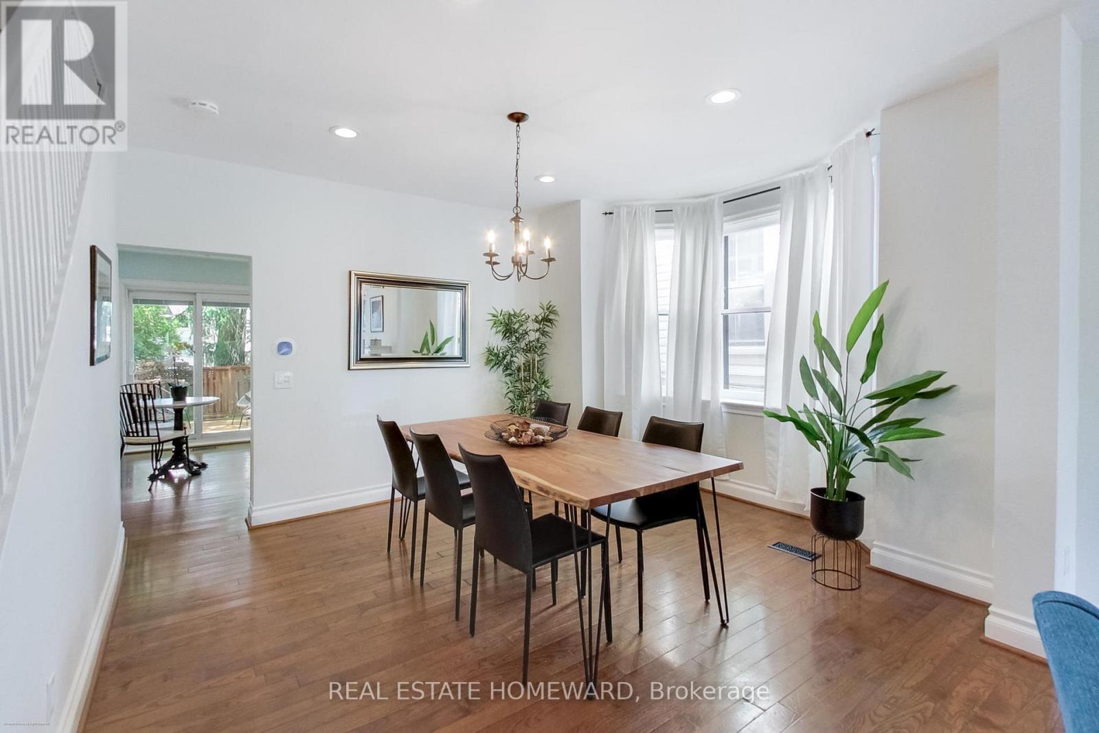 138 Lee Avenue, Toronto, Ontario  M4E 2P3 - Photo 10 - E13459928