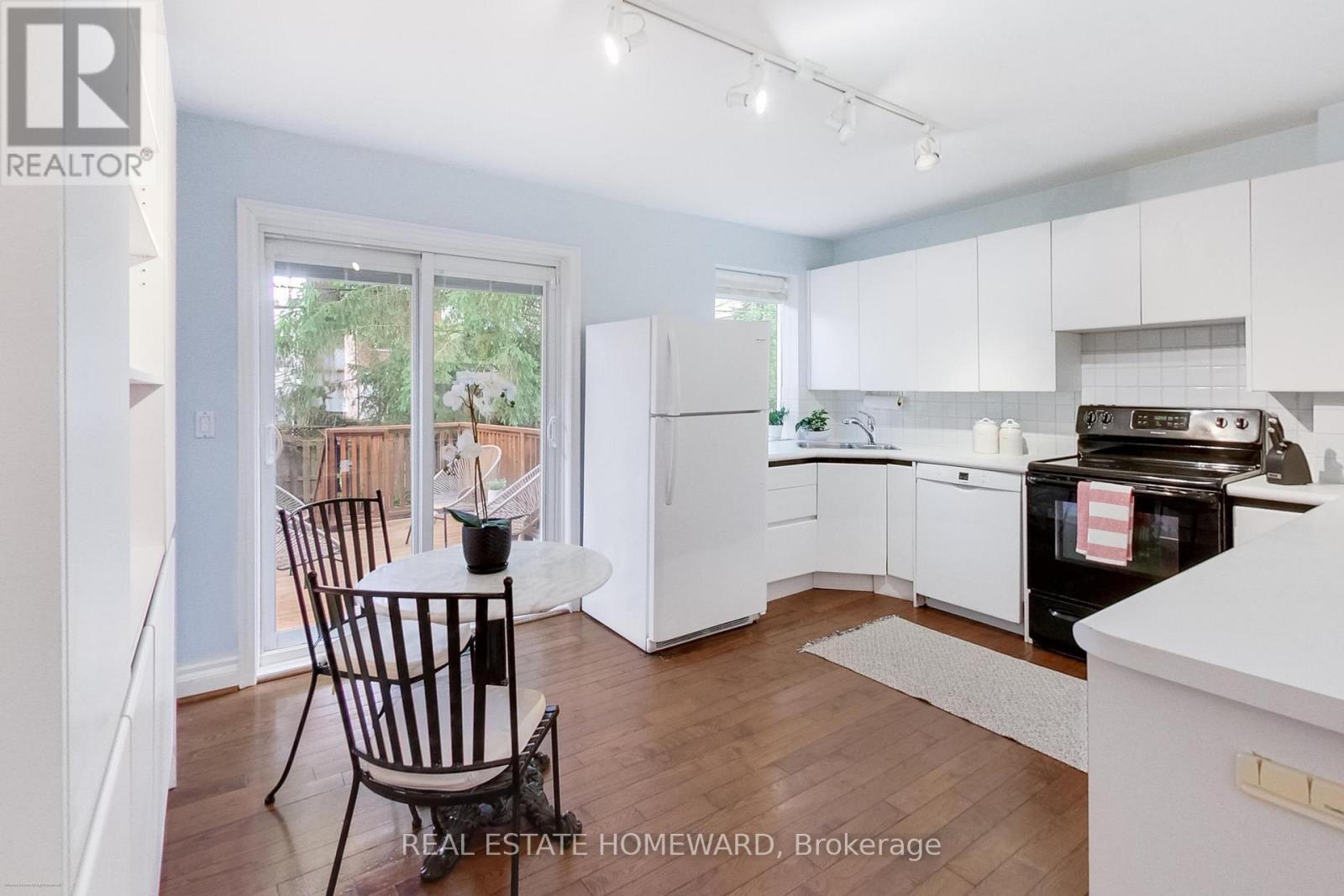 138 Lee Avenue, Toronto, Ontario  M4E 2P3 - Photo 12 - E13459928