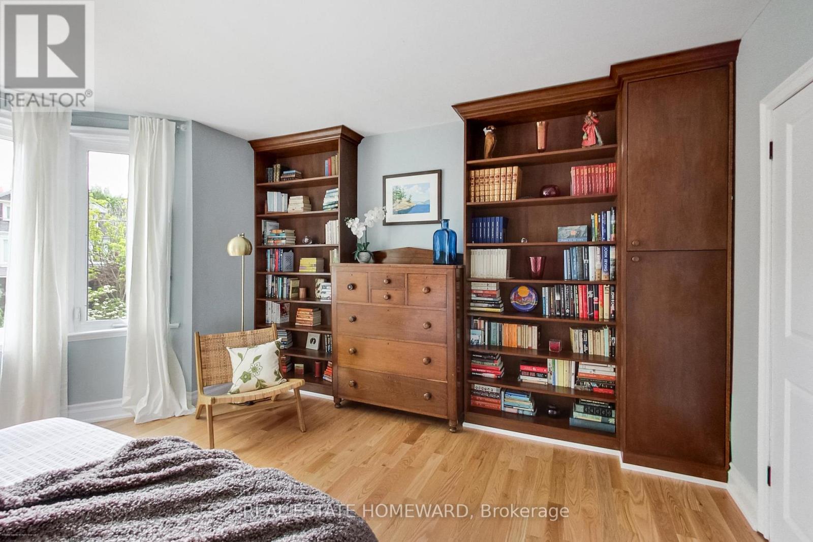 138 Lee Avenue, Toronto, Ontario  M4E 2P3 - Photo 21 - E13459928