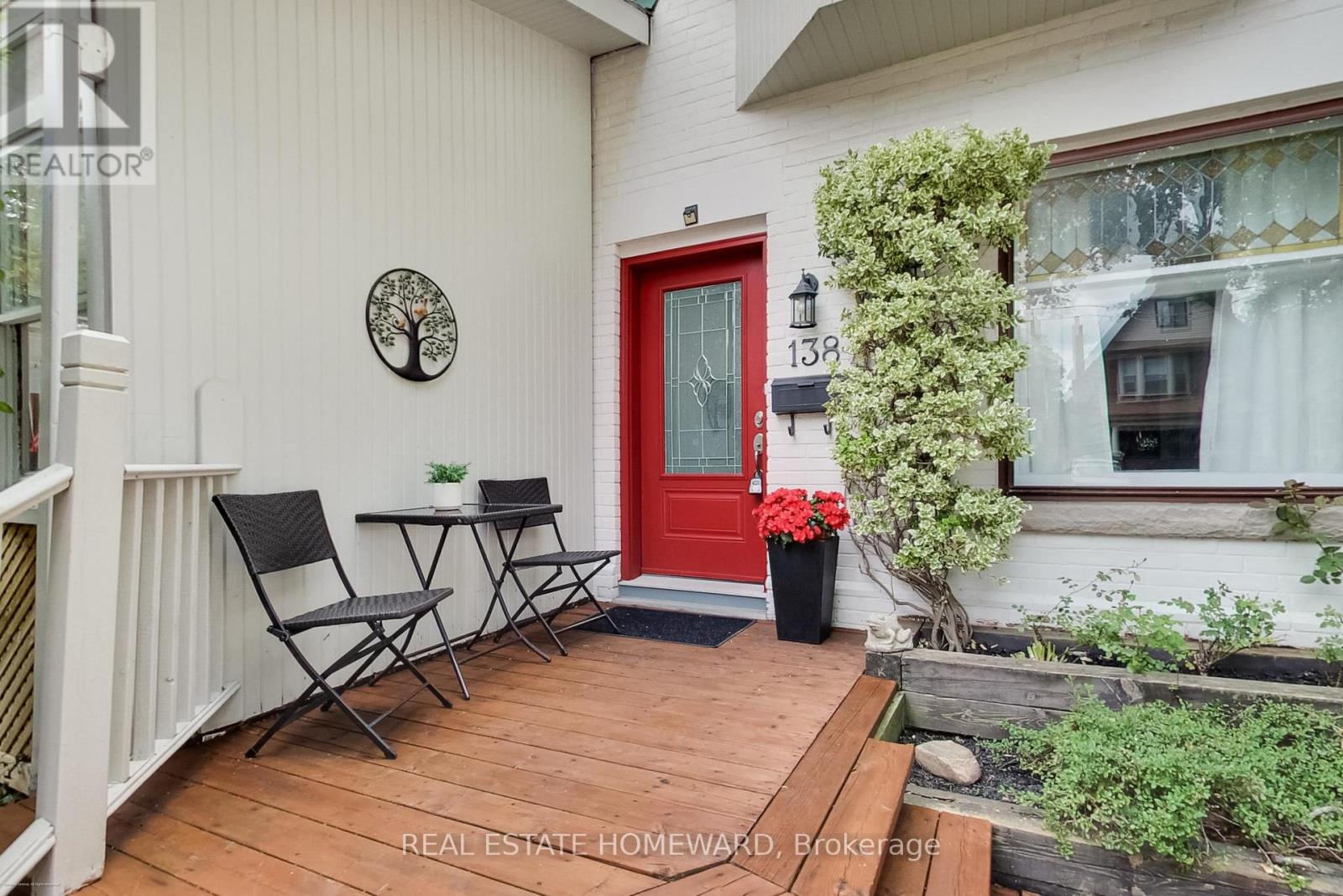 138 Lee Avenue, Toronto, Ontario  M4E 2P3 - Photo 3 - E13459928