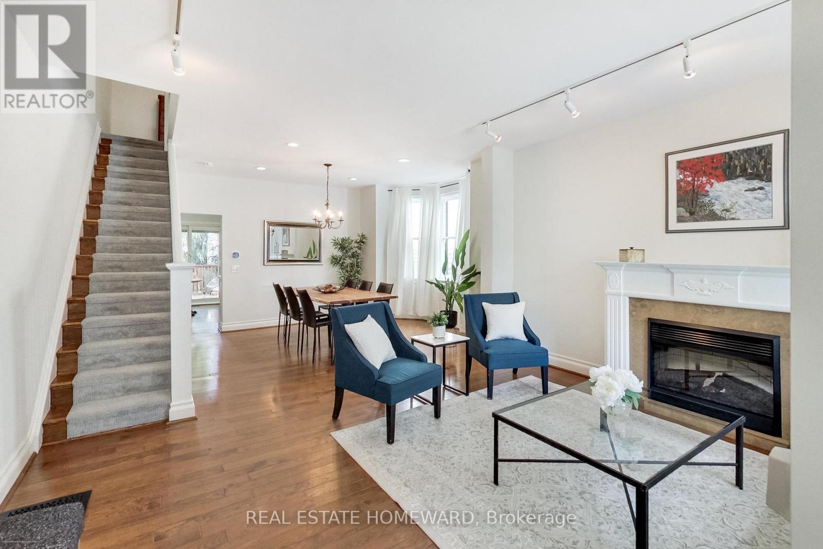 138 Lee Avenue, Toronto, Ontario  M4E 2P3 - Photo 5 - E13459928