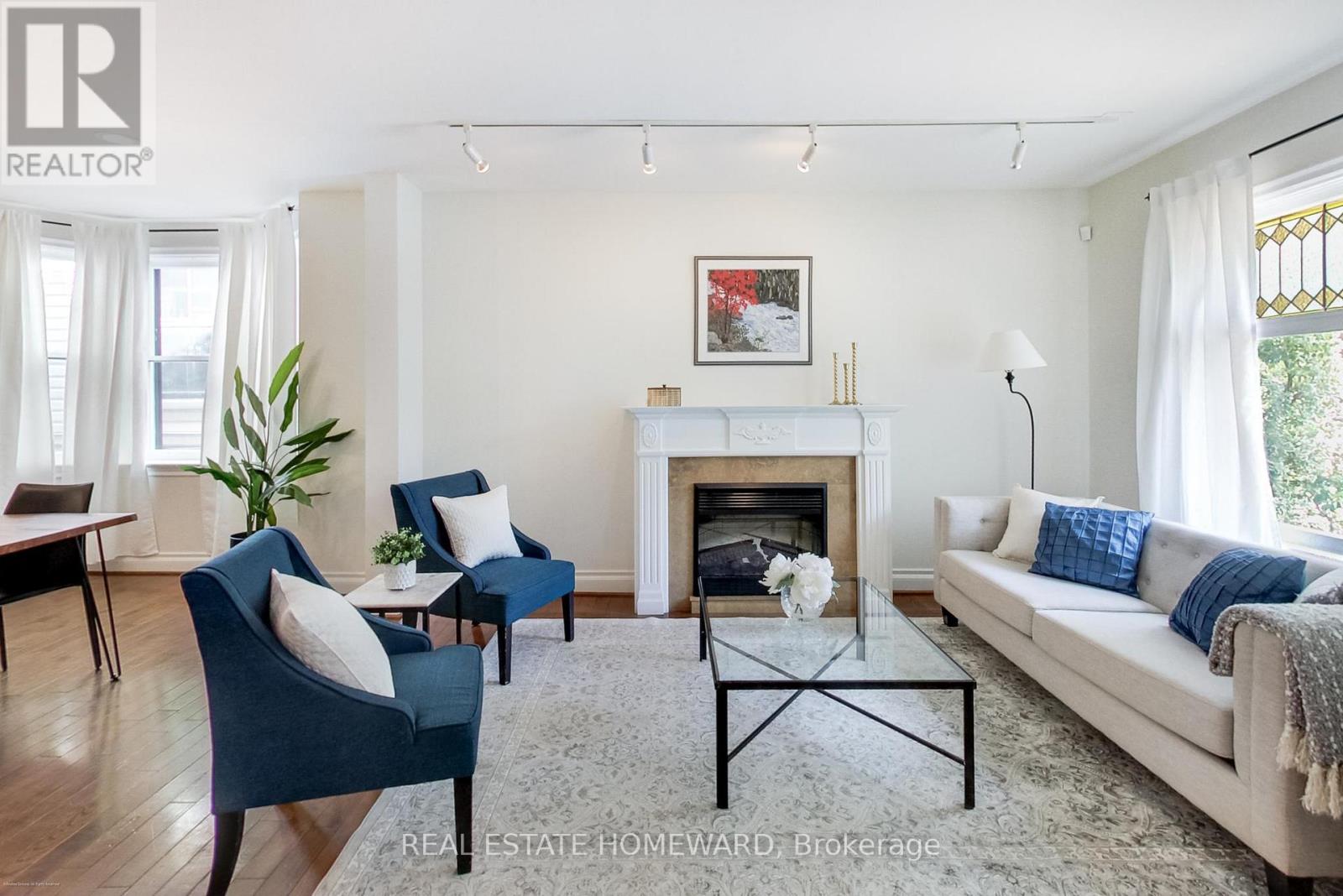 138 Lee Avenue, Toronto, Ontario  M4E 2P3 - Photo 6 - E13459928