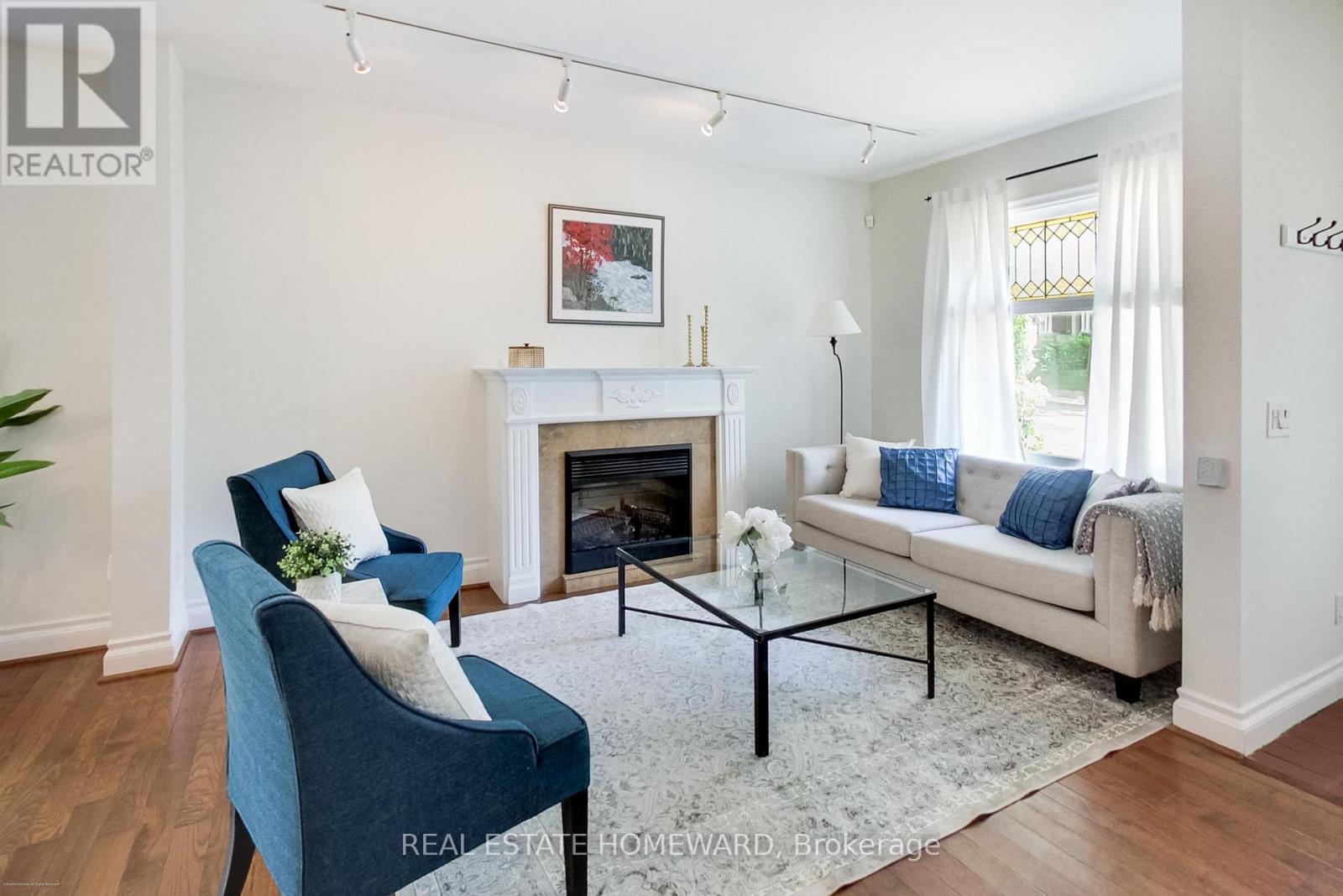 138 Lee Avenue, Toronto, Ontario  M4E 2P3 - Photo 7 - E13459928