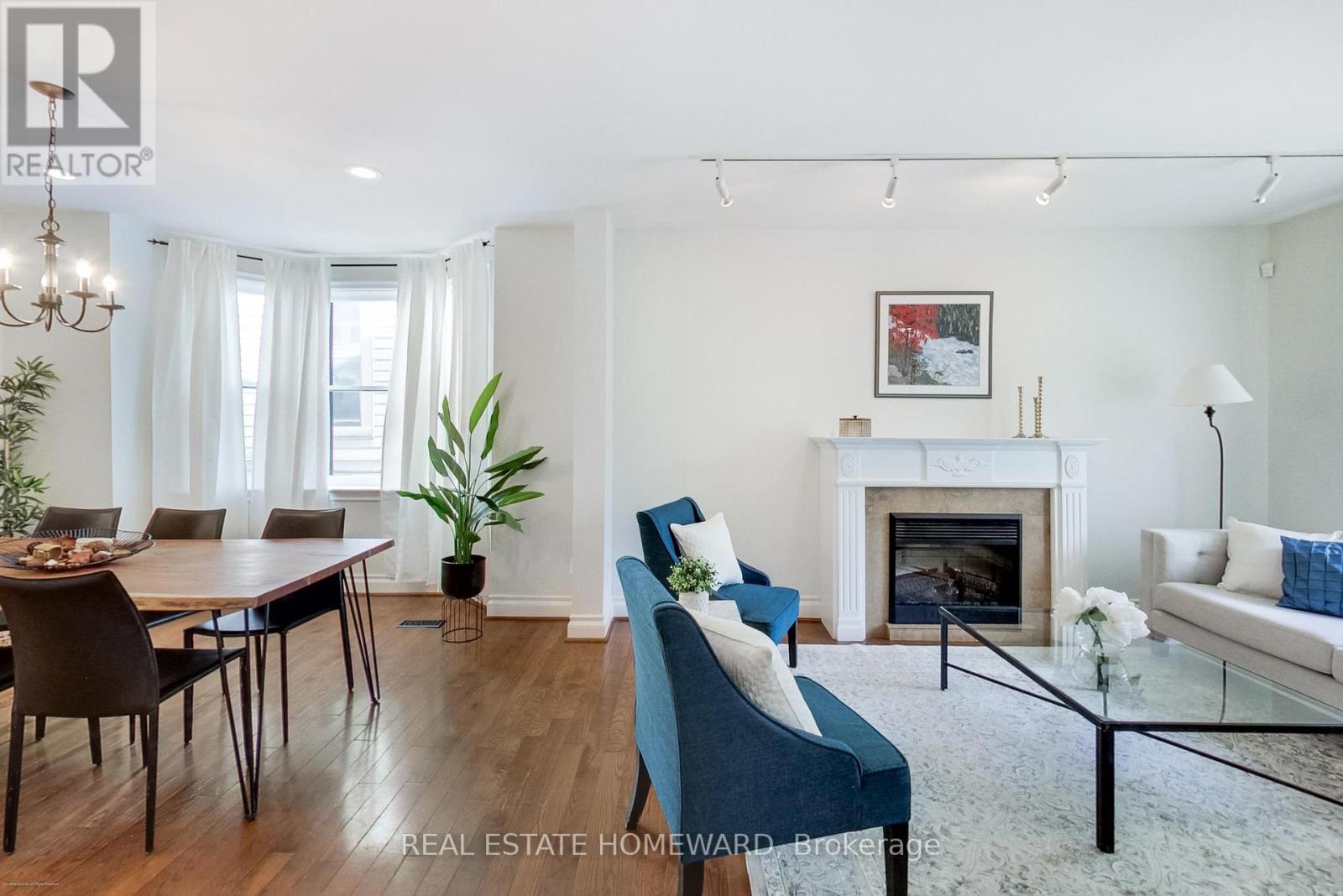 138 Lee Avenue, Toronto, Ontario  M4E 2P3 - Photo 9 - E13459928