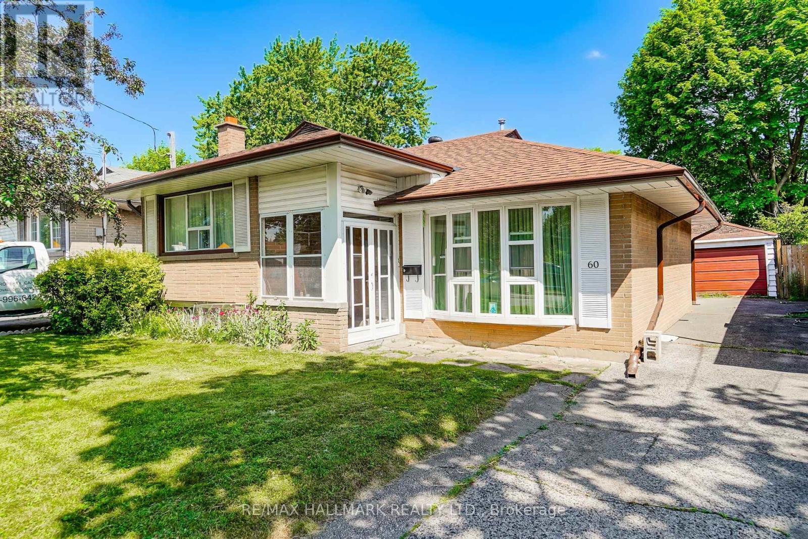 60 Vradenberg Drive, Toronto, Ontario  M1T 1M6 - Photo 2 - E13459934