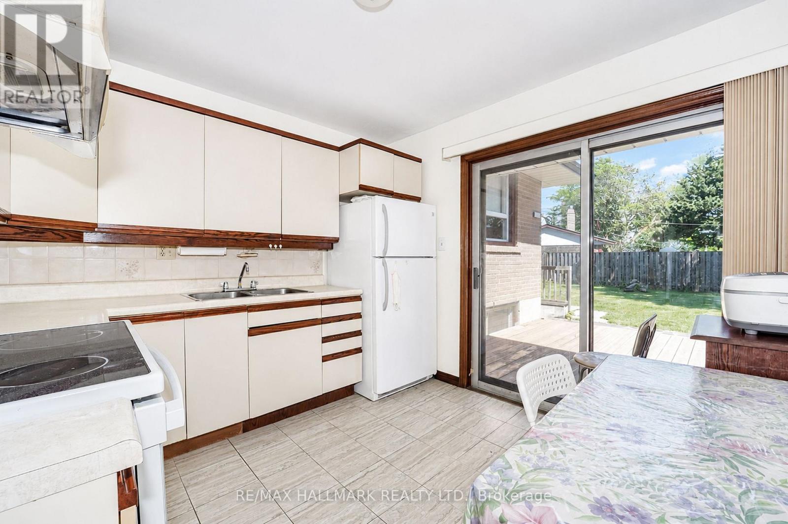 60 Vradenberg Drive, Toronto, Ontario  M1T 1M6 - Photo 20 - E13459934